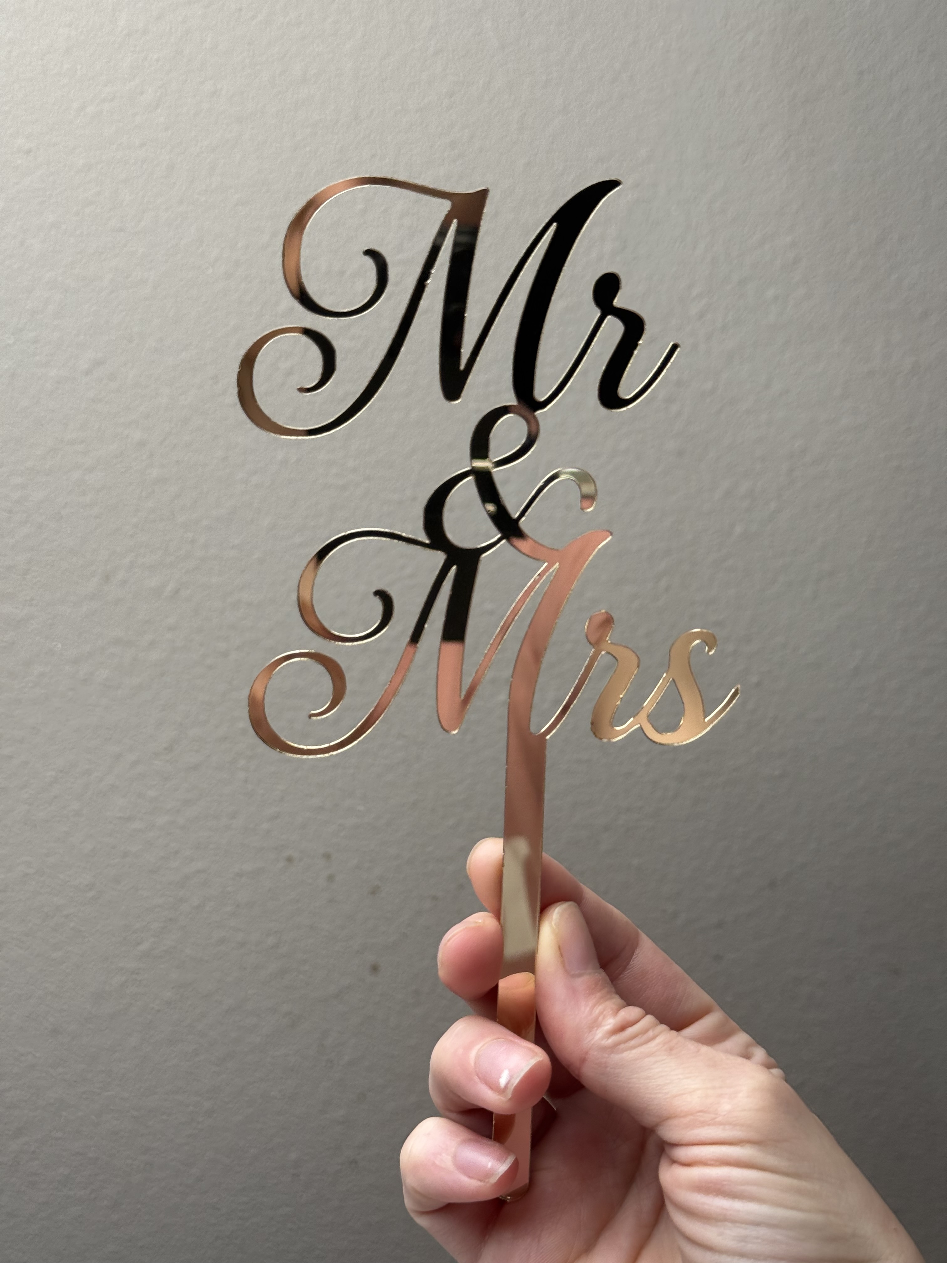 Mr&Mrs Cake Topper in Cursive Font