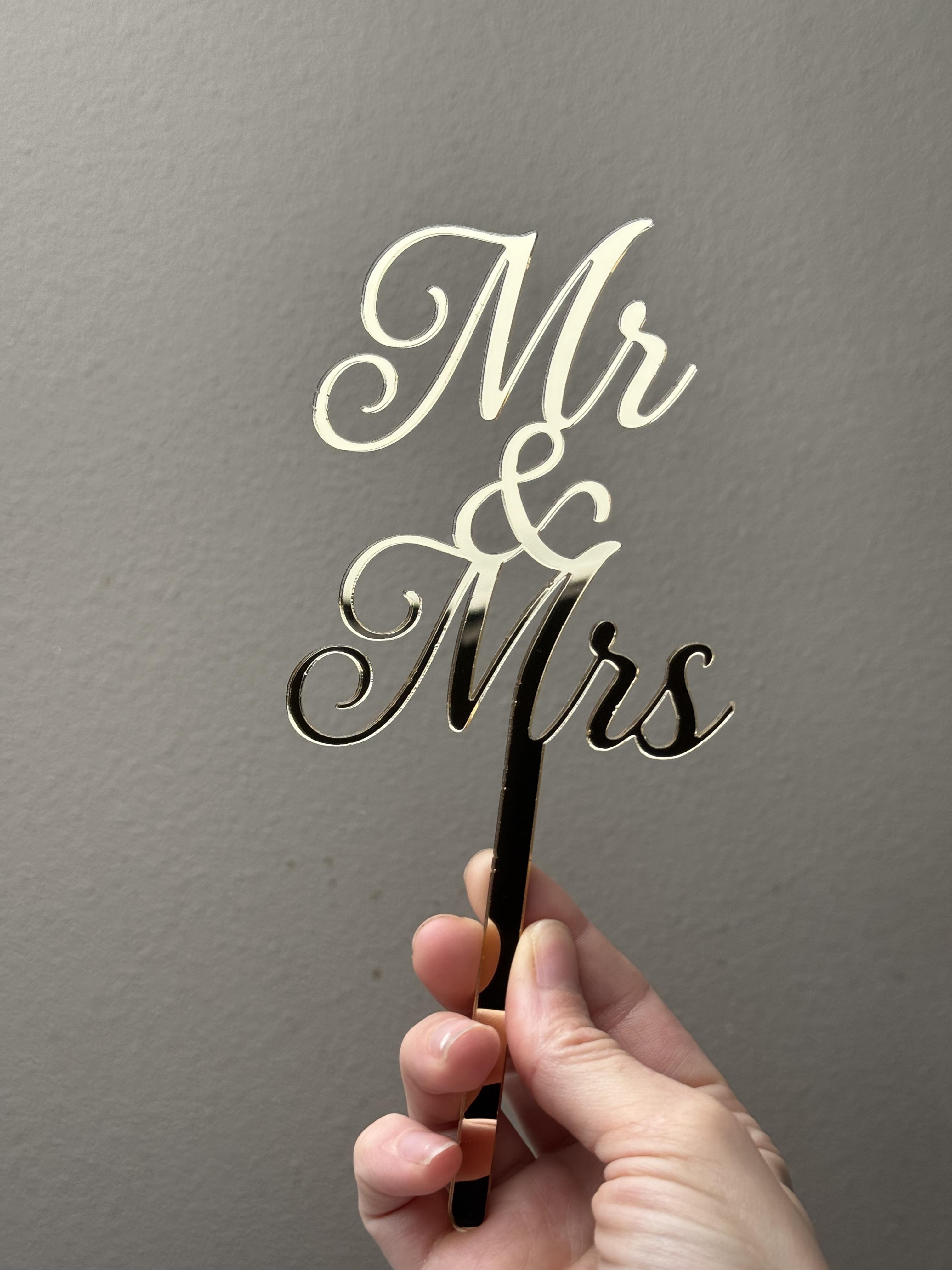 Mr&Mrs Cake Topper in Cursive Font - Photo 2