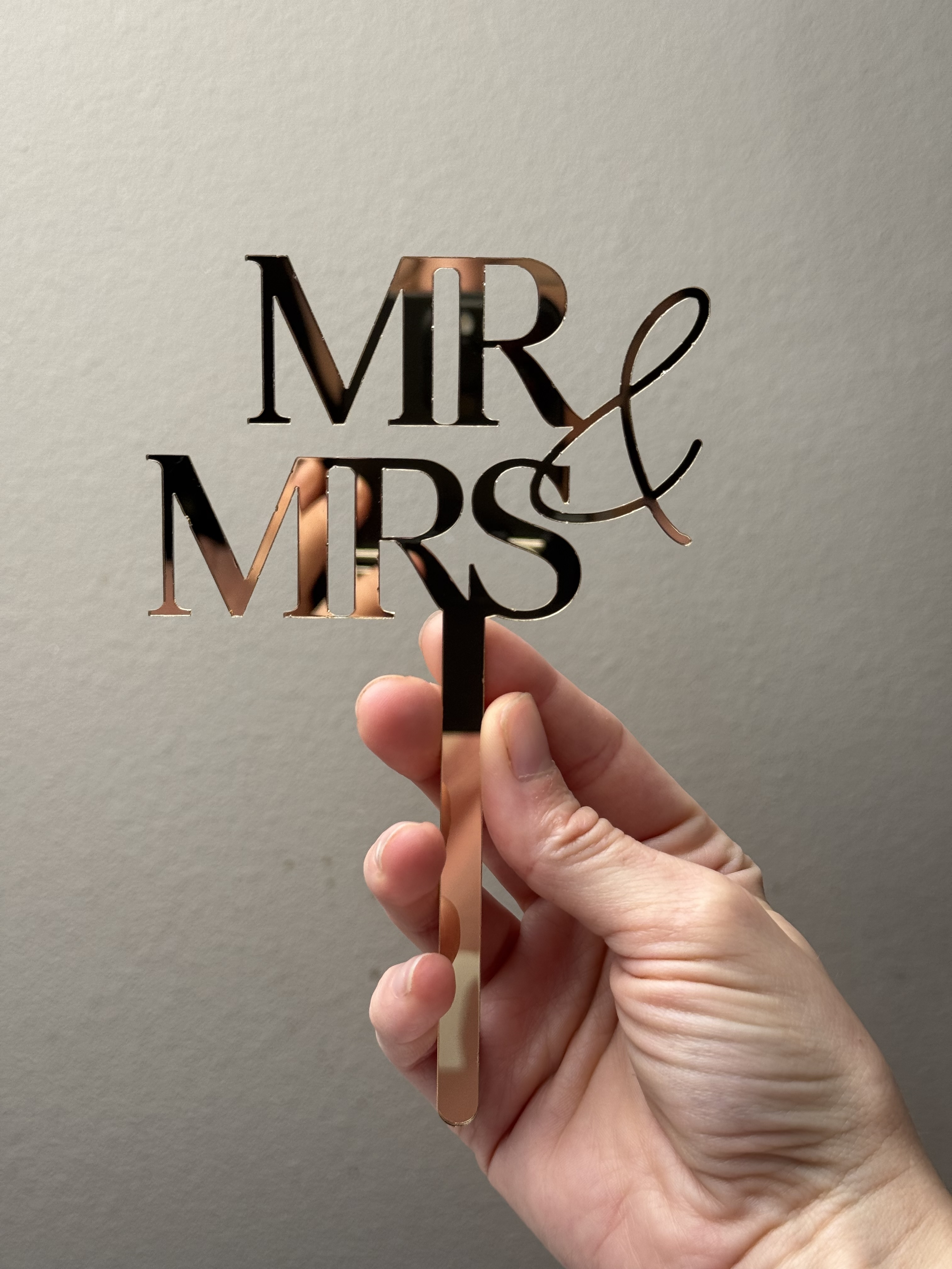 Mr&Mrs Cake Topper in Serif Font
