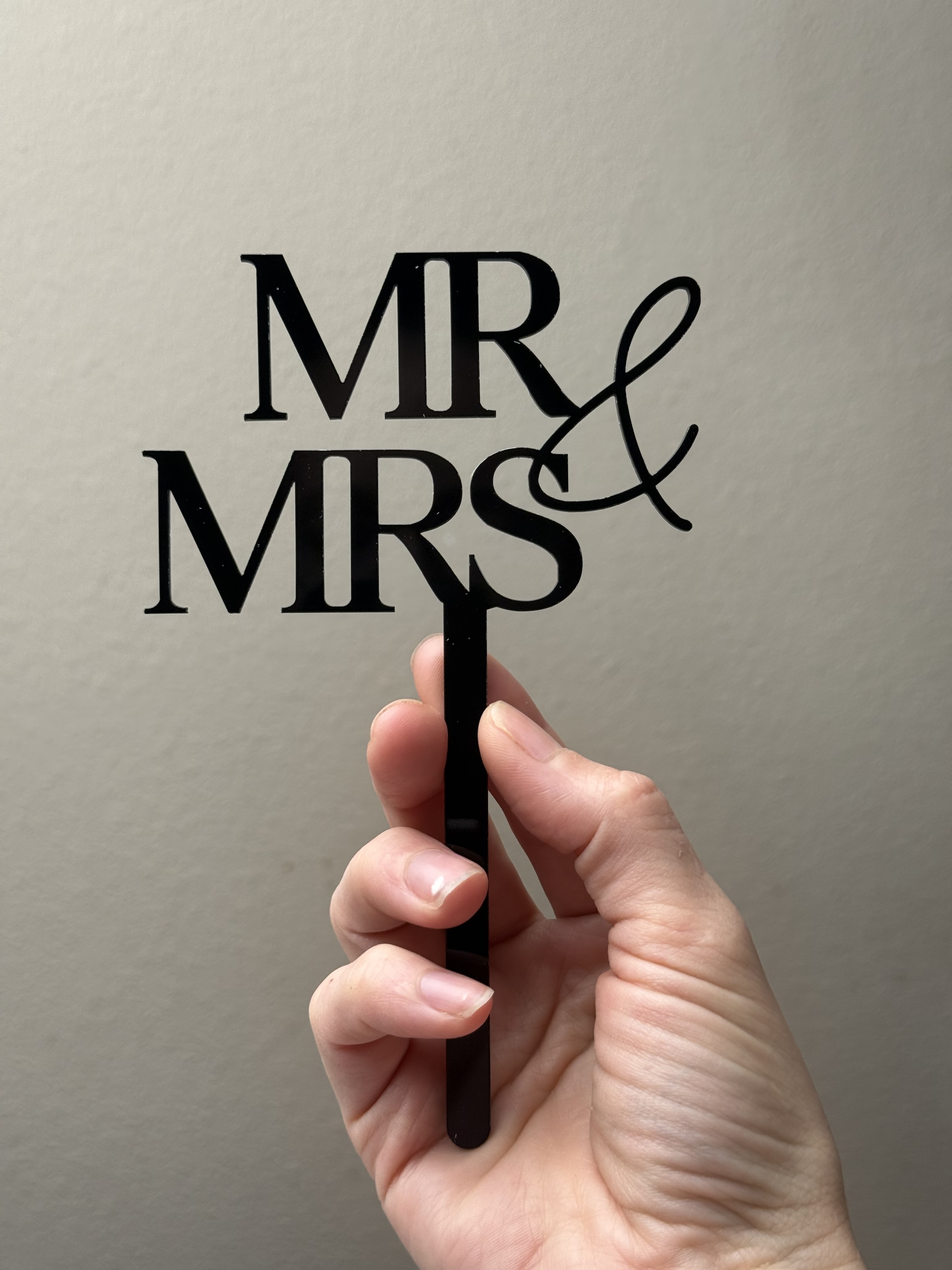 Mr&Mrs Cake Topper in Serif Font - Photo 3