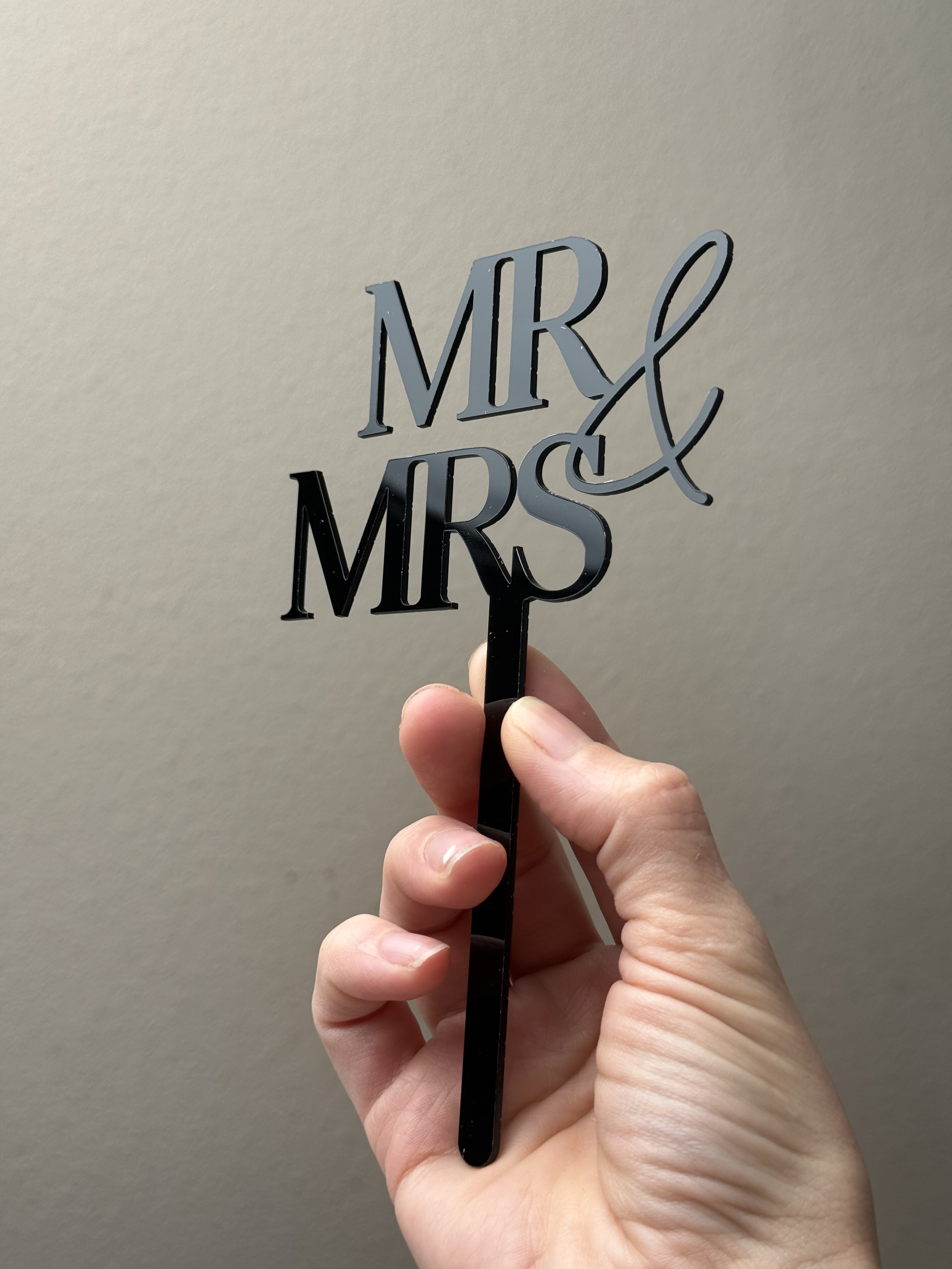 Mr&Mrs Cake Topper in Serif Font - Photo 4